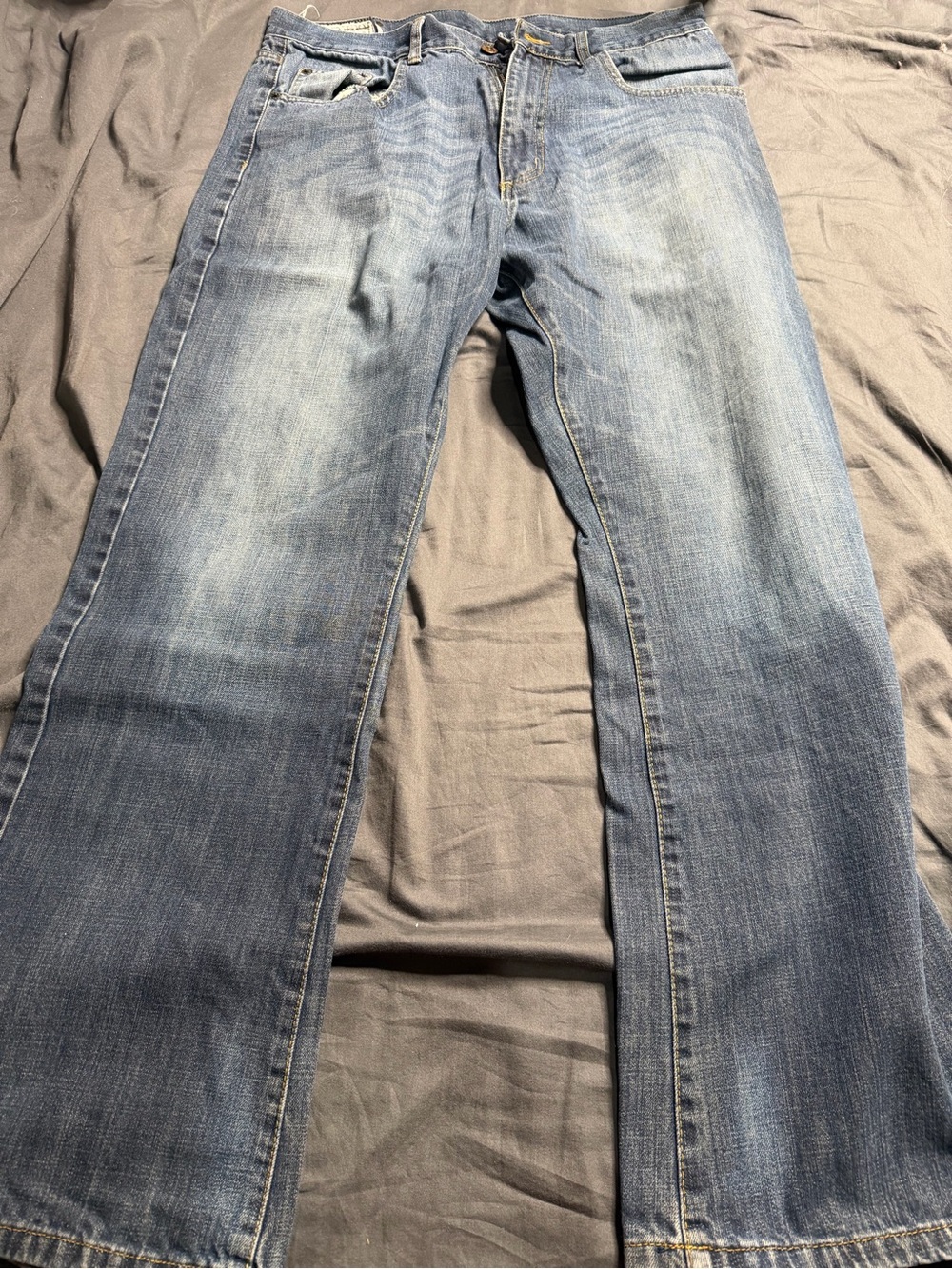 Men's Straight-Leg Denim Jeans in Light Blue - Picture 3 of 5